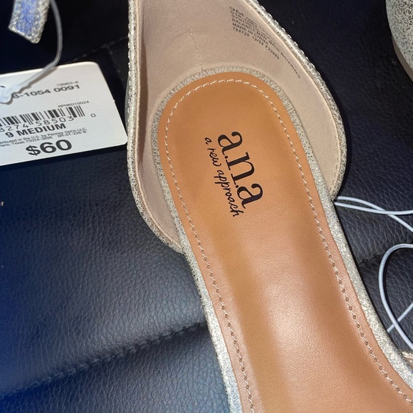 a.n.a Metallic Silver Pointed Toe Heels - Picture 4 of 5